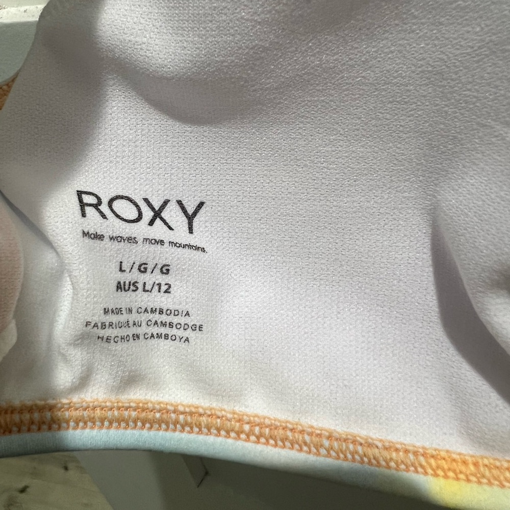 Never worn Roxy Large - Picture 5 of 5